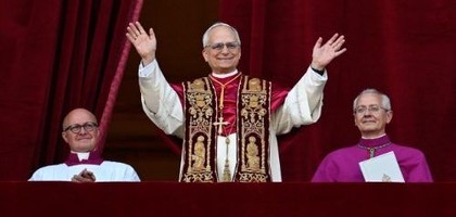 Het team van Missio België feliciteert paus Leo XIV